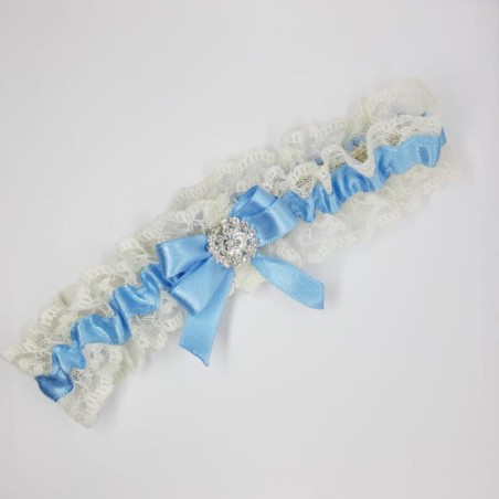 Liga novia encaje beige y cinta celeste con brillante decorativo. 