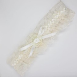 Liga novias encaje beige y lazo celeste decorativo.  2