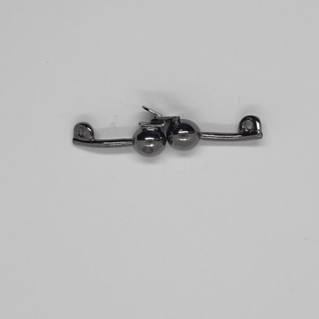 Broche metálico dos perlas negro