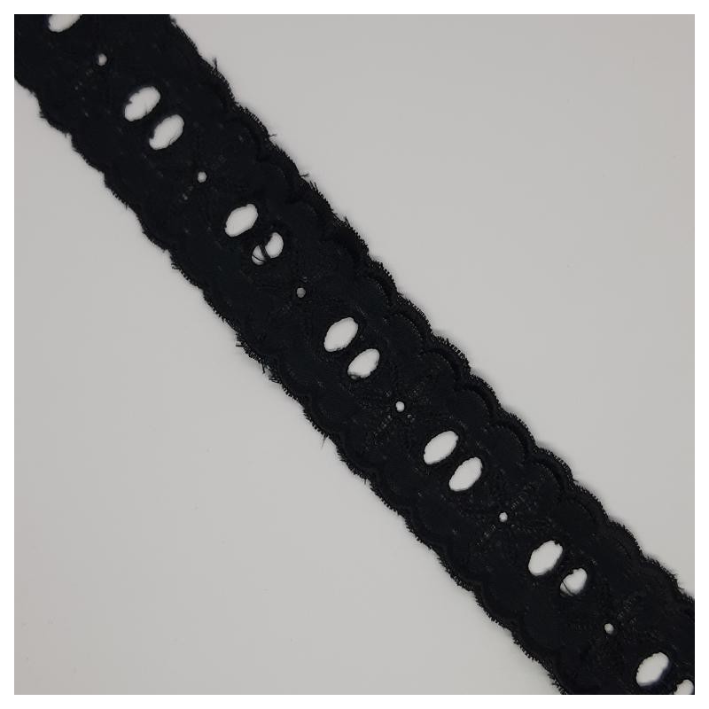 Tira bordada con pasacinta 2,5 cms