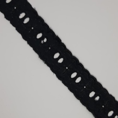 Tira bordada con pasacinta 2,5 cms