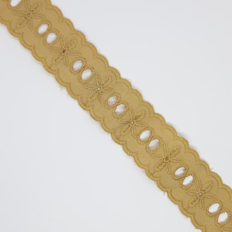 Tira bordada con pasacinta 2,5 cms