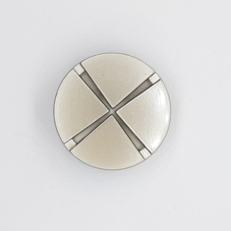 Botón filigrana metalizado plata mate.