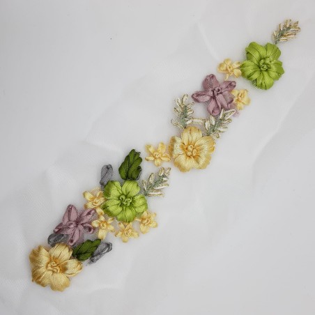 Aplicación floral fantasía verde pistacho. 