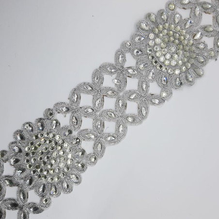 Galón fantasía plateado brillante.