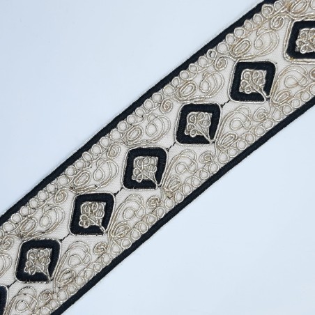 Galón pasamanería bordada lamé crudo. 