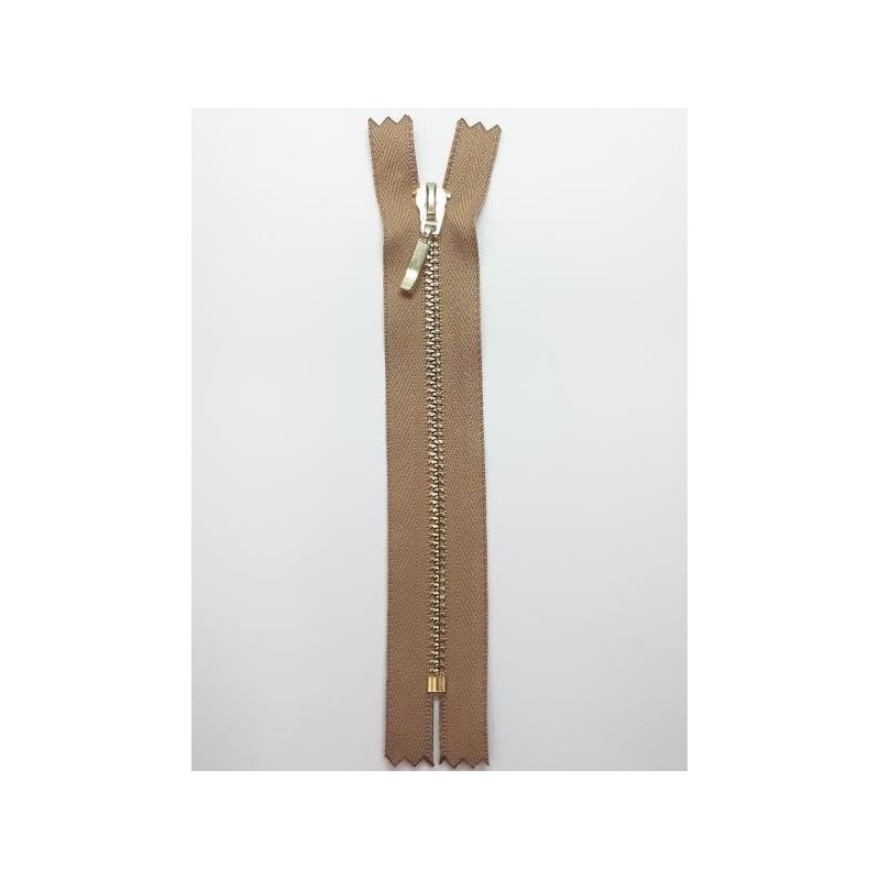 Cremallera camel 25 cms malla oro claro visible