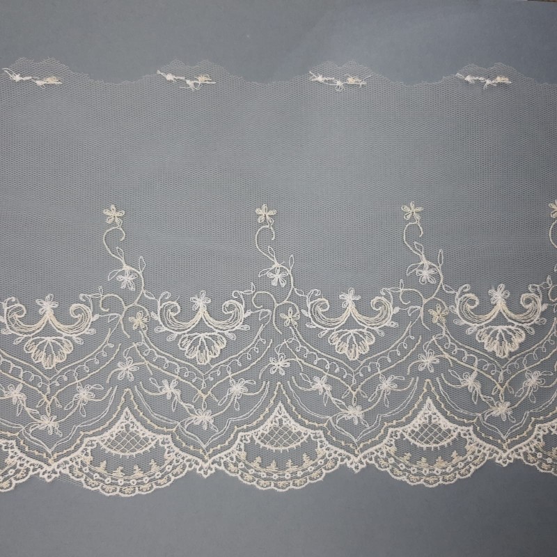 Puntilla encaje tul bordado beige ideal para ceremonias