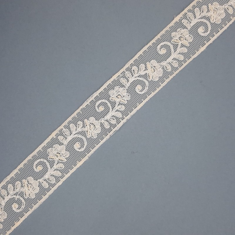 Encaje entredos tul bordado beige 2,5 cms 