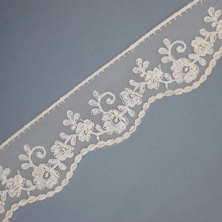 Encaje bordado beige 4,5 cms