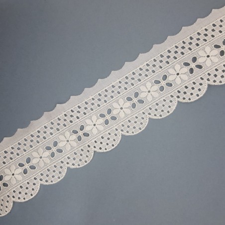 Tira bordada con flores y ondas decorativas beige 6 cms