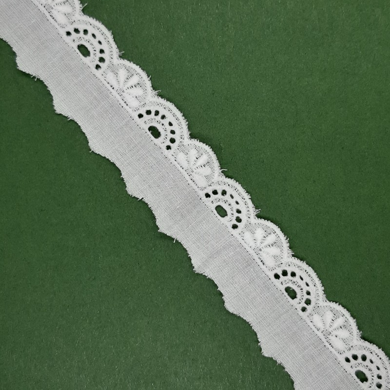 Tira bordada batista blanca 2 cms 