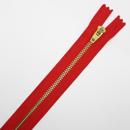 Cremallera metálica diente dorado 16 cms roja