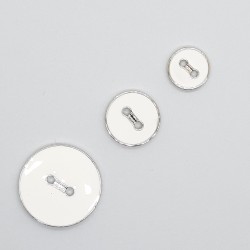 Botón blanco esmaltado filo plata de 2 agujeros. Botón plano y fino decorativo 