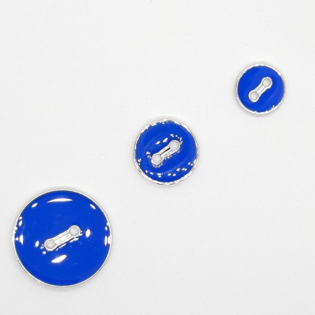 Botón azulón plano. Esmaltado con filo plateado de 2 agujeros. Especial para vestidos, blusas, camisas,..