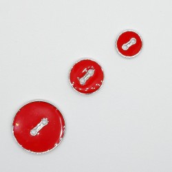 Botón rojo fino y esmaltado con filo plateado de 2 agujeros. Especiales para vestidos, blusas, camisas,..