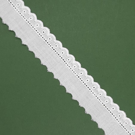 Tira bordada batista blanca 2 cms