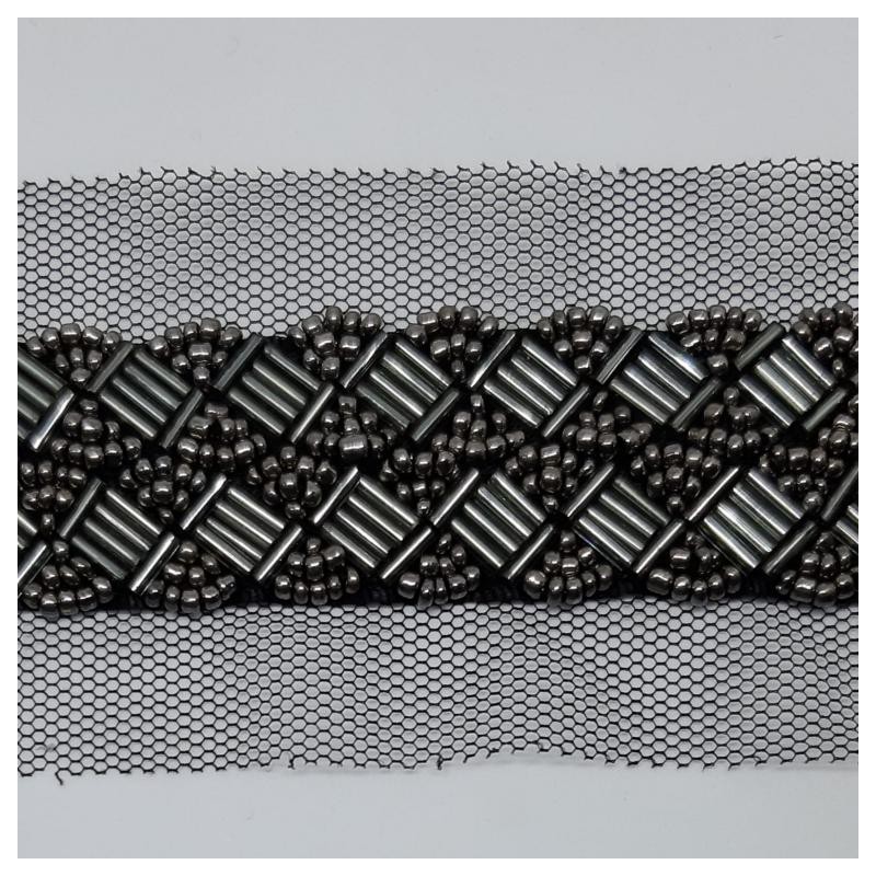 Tira pasamanería abalorios de color negro pavonado y tul