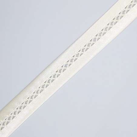 Cinta vainica raso de color crudo de 1,8 cms para prendas y complementos de ceremonias