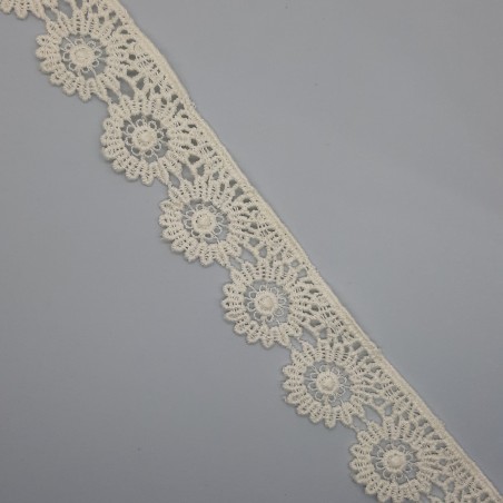 Encaje guipur acabados flores beige 3 cms 