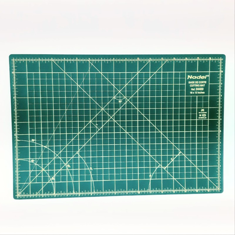 Base tabla de corte marcada con dimensiones para costura y patchwork.