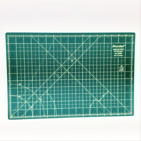 Base tabla de corte marcada con dimensiones para costura y patchwork.