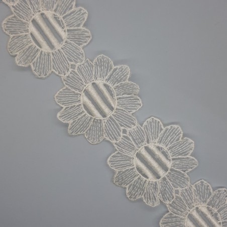 Galón flores organza color beige de 5,5 cms
