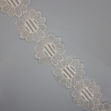 Galón flores organza color beige de 5,5 cms