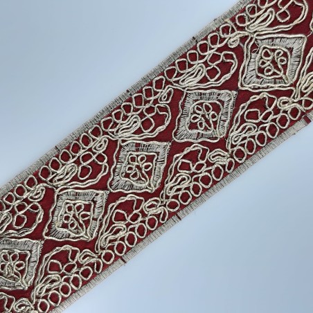 Galón pasamanería bordada lamé burdeos. 