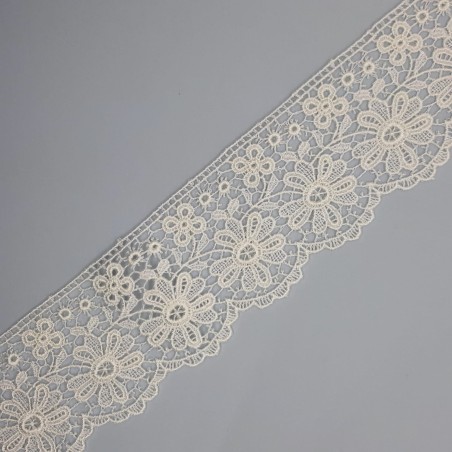 Encaje guipur blanco con flores de 4,5 cms