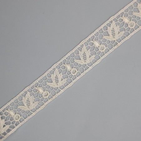 Entredos encaje guipur blanco con hojas decorativas de 2 cms.