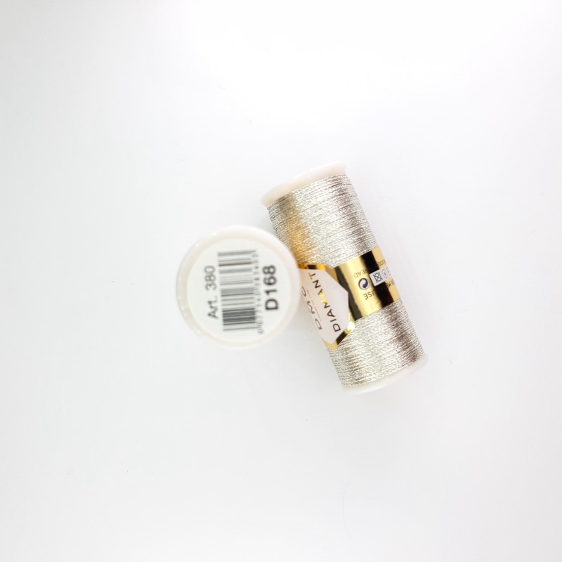 Hilo metalizado plateado DMC Diamant especial para bordar.