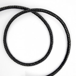 Cordón impiel con pespunte negro de 5 mm. 
