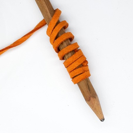 Cinta de antelina color naranja mate de 3 mm.