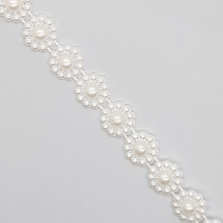 Tira de flores con perlas blancas de 1 cm. 