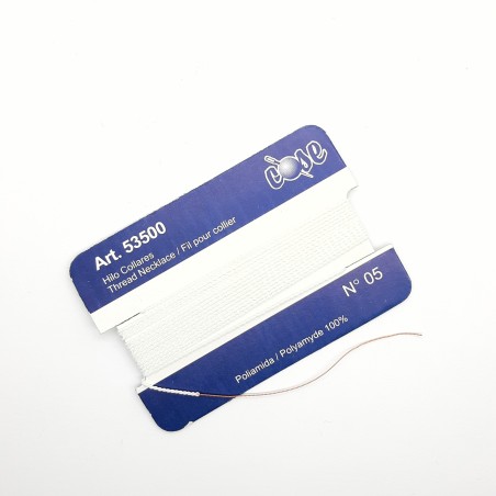 Hilo con alambre para enfilar collares de 1,90 metros de color blanco.