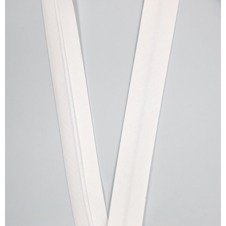 Cinta al bies de lycra elástica y color blanco de 18 mm. 