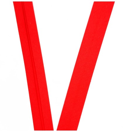 Cinta al bies de lycra elástica y color rojo de 18 mm. 
