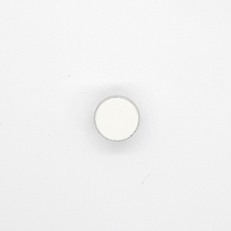 Botón esmaltado filo plateado con pie de color blanco