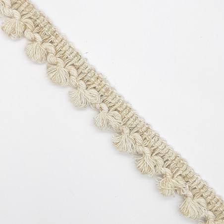 Fleco pasamanería color lino con picos decorativos de 15 mm. 