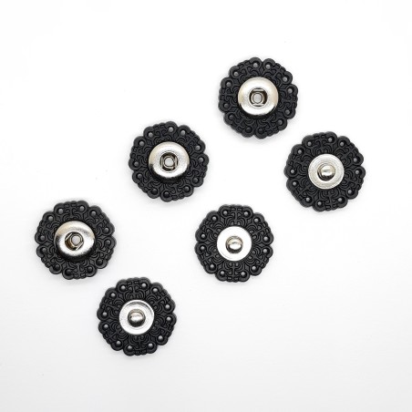 Broche cierre presión con dibujo tallado de 2,2 cms