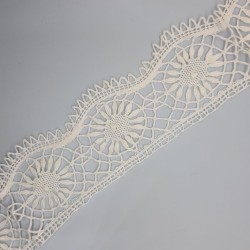 Encaje de bolillo hecho a mano de 6,5 cms blanco roto 2