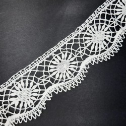 Juego 3 piezas encaje y entredos bolillo blanco roto hecho a mano. Ideal para embellecer y dar volumen a prendas y complementos. 2