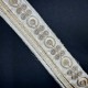 Galón bordado marfil metalizado de 5 cms. Pasamanería decorativa ideal para adornar prendas y complementos. 