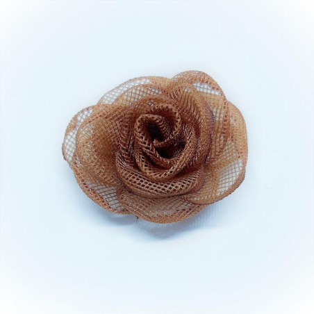 Flor marrón organza de red calada