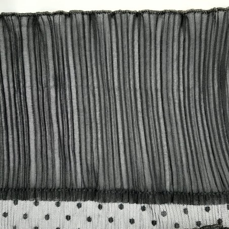 Volante plisado negro con tul y con topos decorativos de 13 cms. Ideal para remates y dar volumen en prendas y complementos