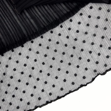 Volante plisado azul marino con tul y con topos decorativos de 13 cms. Ideal para remates y dar volumen en prendas y complemento