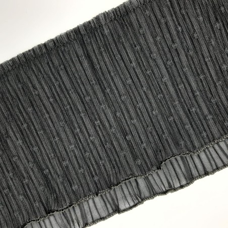 Volante plisado negro con tul y con topos decorativos de 13 cms. Ideal para remates y dar volumen en prendas y complementos