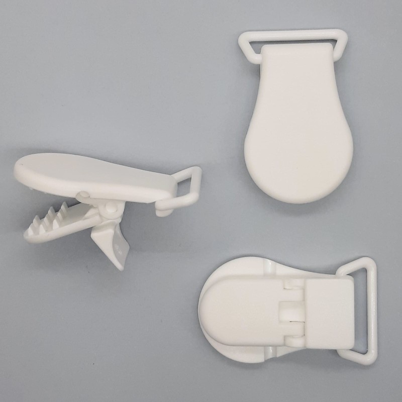 Pinza tirantes plástica fuerte y resistente para cintas, chupetes, menajes del hogar,..