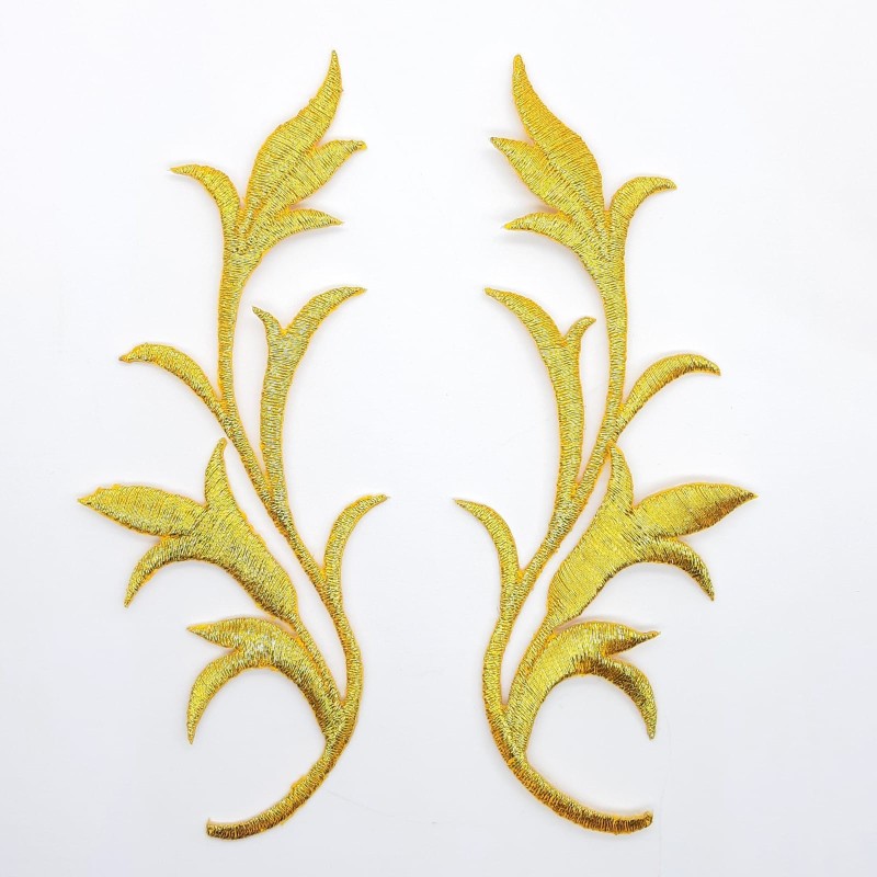 Aplicación bordada metalizada dorada de dos piezas